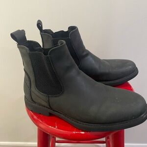 FLOYD Black leather Chelsea Boots